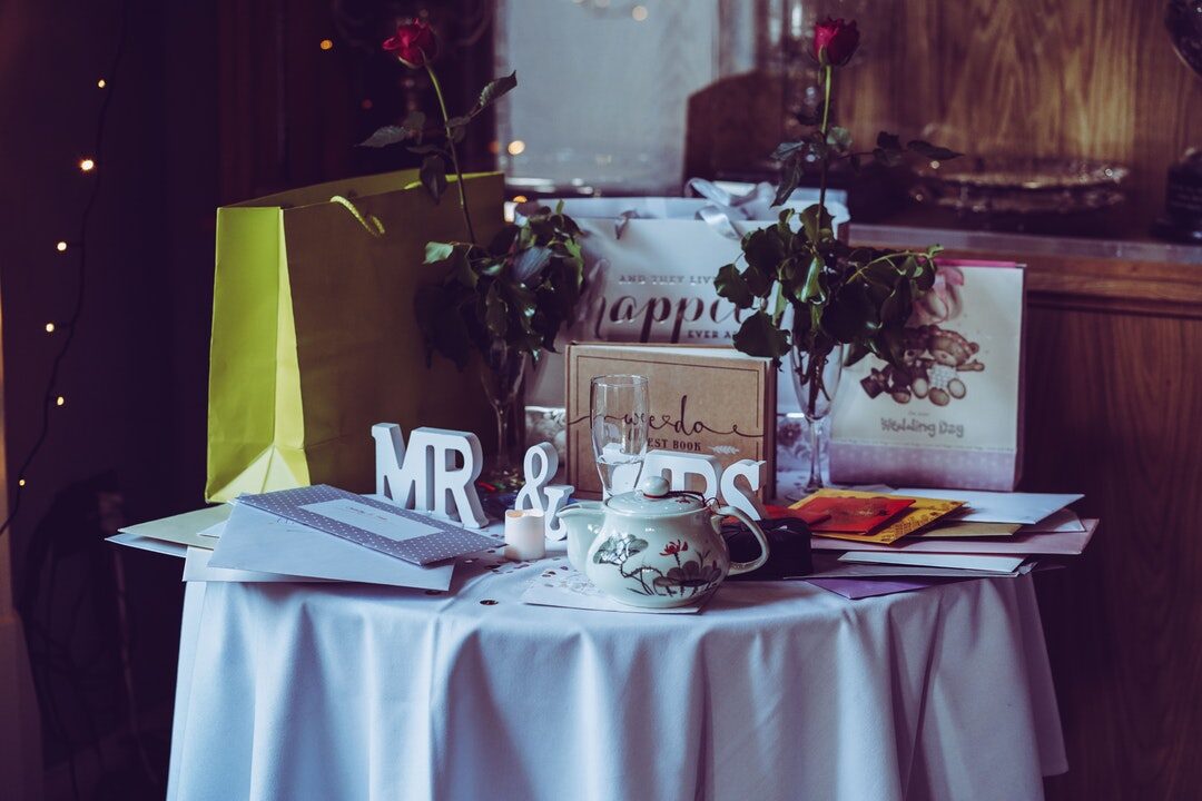 Why Gift Cards Are the Perfect Wedding Gift
